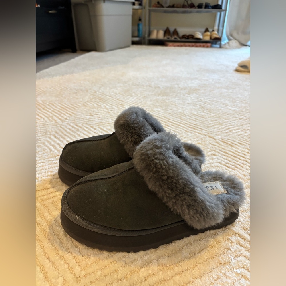 Grey Platform Slip on Uggs size 7 great condition!!